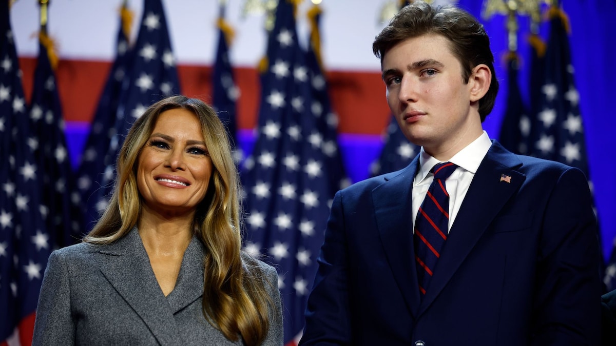 https://www.hola.com/us/horizon/landscape/4bb92a9cf2d0-west-palm-beach-florida-former-first-lady-melania-trump-and-barron-trump-look-on.jpg?im=Resize=(1200)