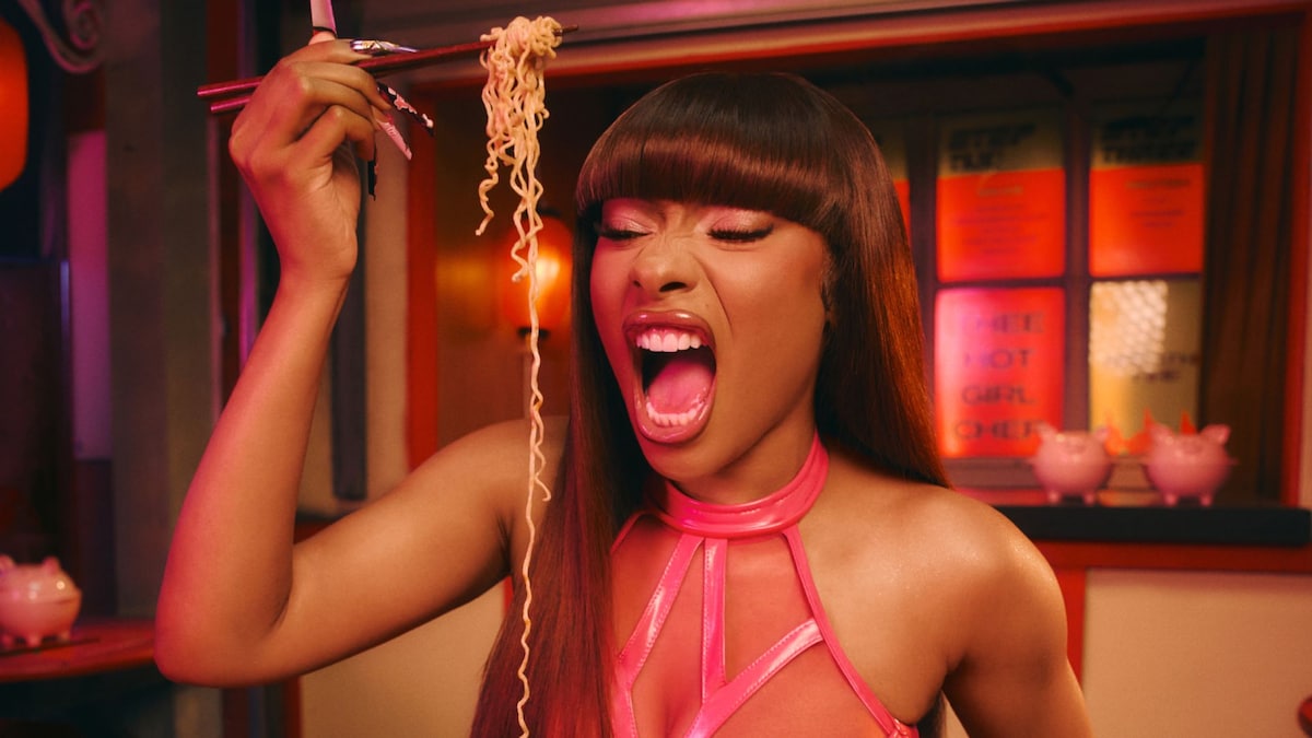 https://www.hola.com/us/horizon/landscape/4e039b4621b5-airbnb-originals-megan-thee-stallion-ramen-horizontal-summer-release-2025.jpg?im=Resize=(1200)