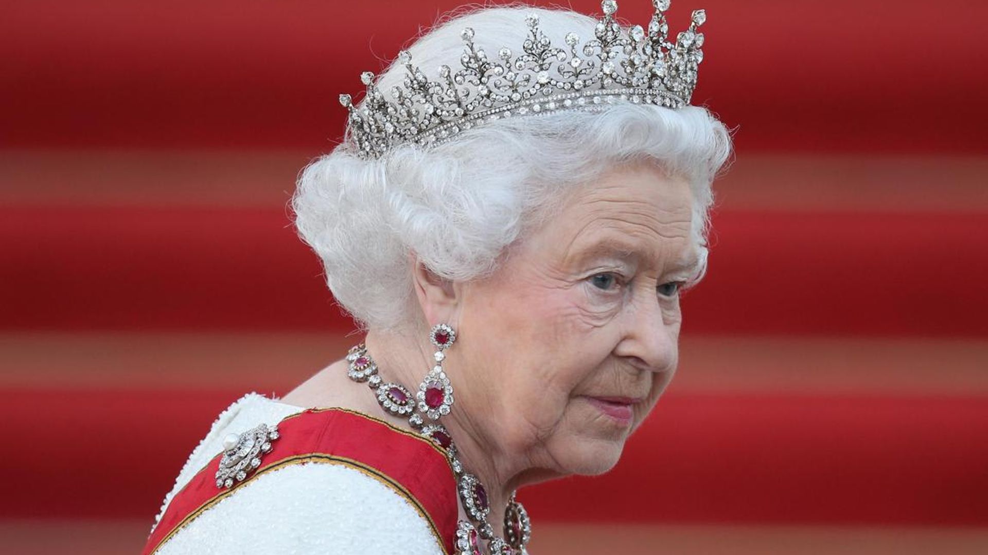 Queen Elizabeth to make rare TV broadcast: Details