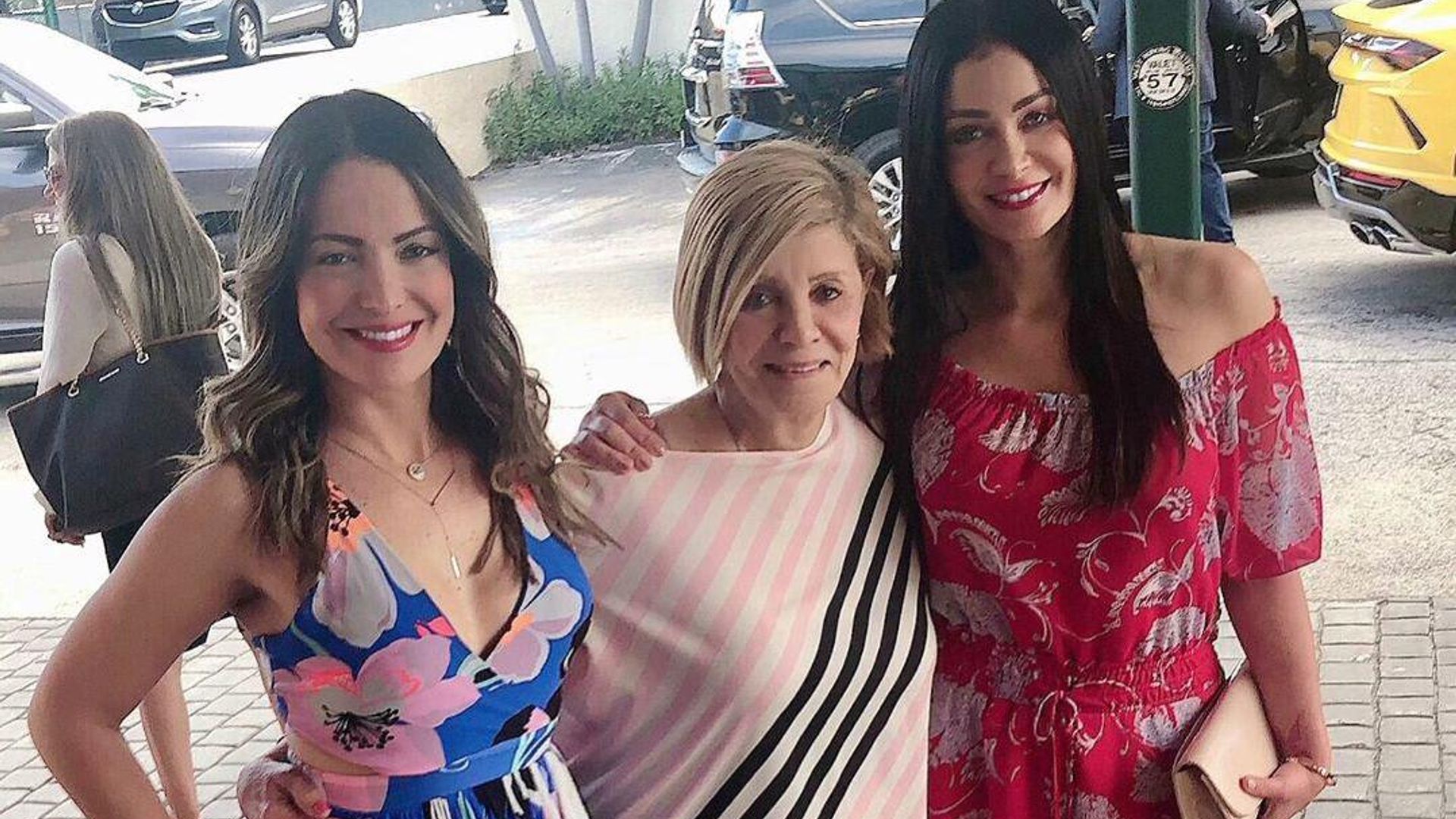 Dayanara Torres’ look-alike sister Jeanette will have you doing a double take