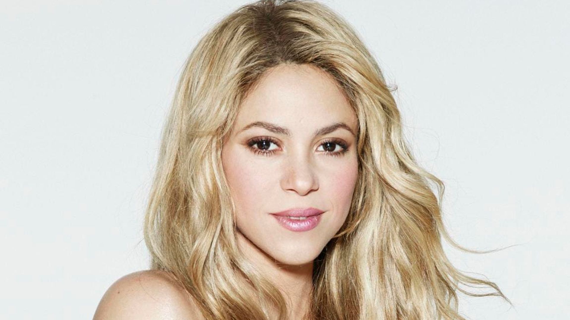 Shakira gives fans a treat to celebrate 4 week-countdown to her new film
