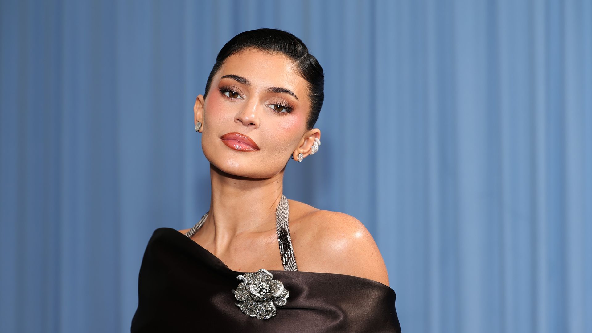 Kylie Jenner's bikini photos spark plastic surgery rumors