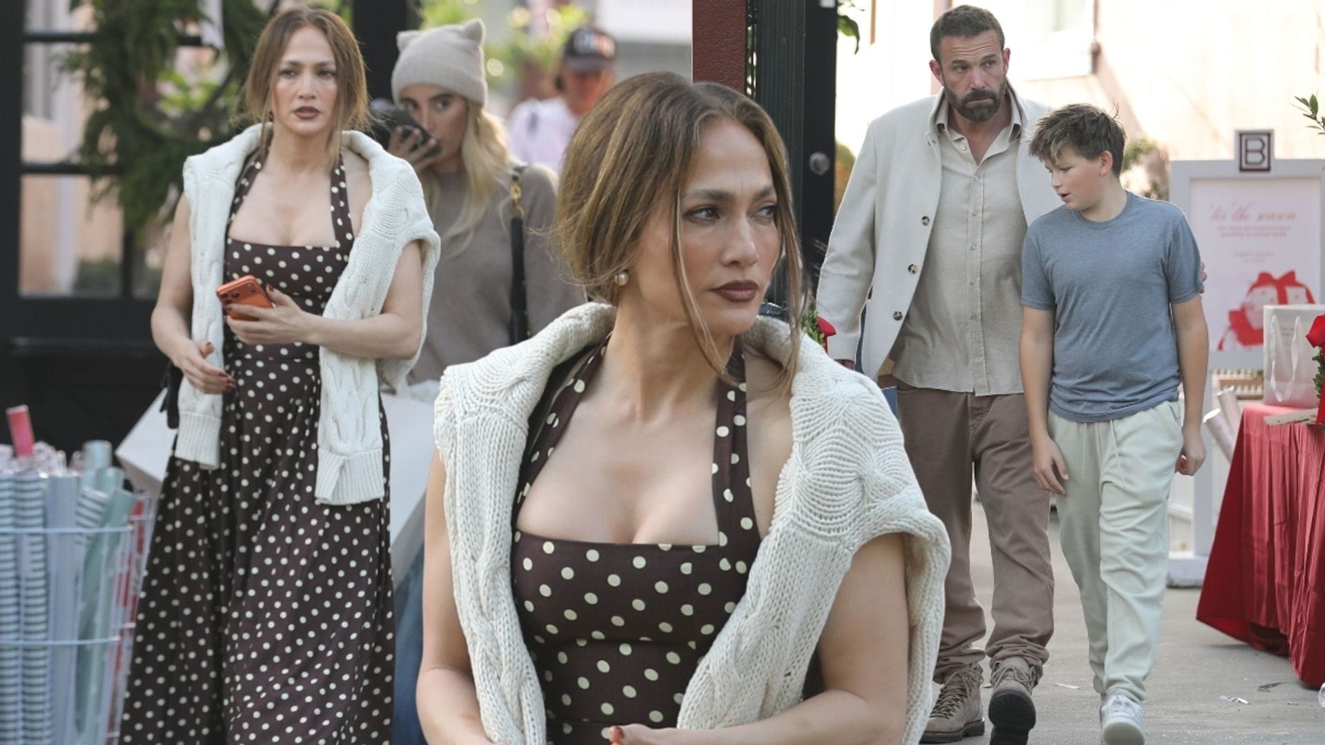 Holiday reunion? Ben Affleck and Jennifer Lopez go Christmas shopping