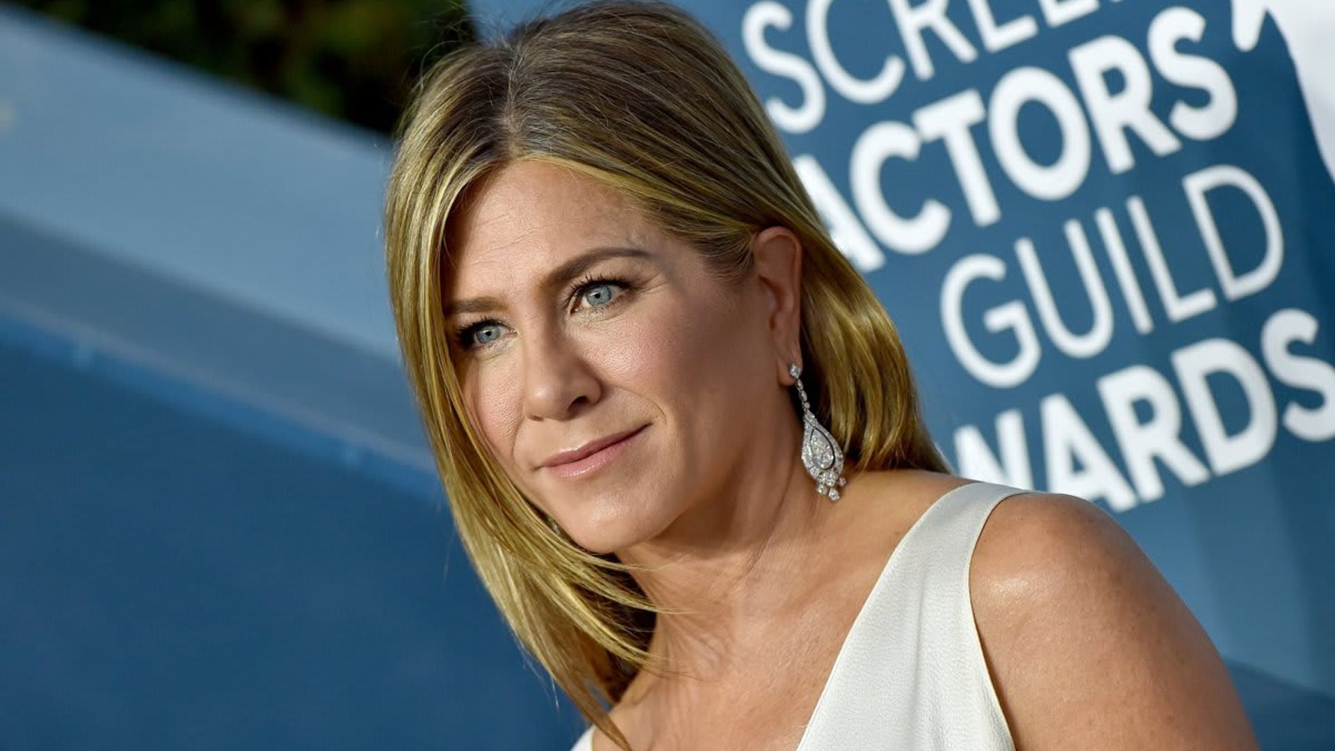 Jennifer Aniston shares beautiful make up free selfie
