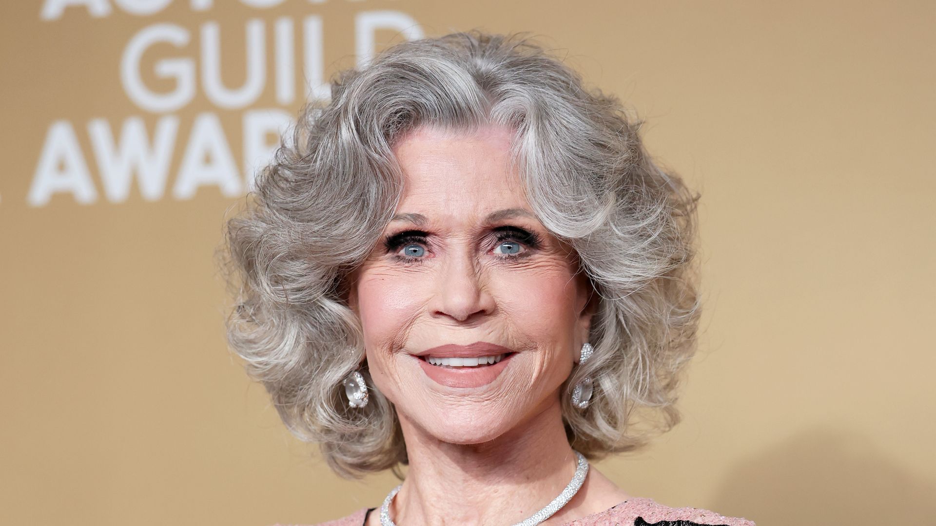https://www.hola.com/us/horizon/landscape/52f73ecdd020-los-angeles-california-honoree-jane-fonda-recipient-of-the-screen-actors-guild-l.jpg?im=Resize=(1200)
