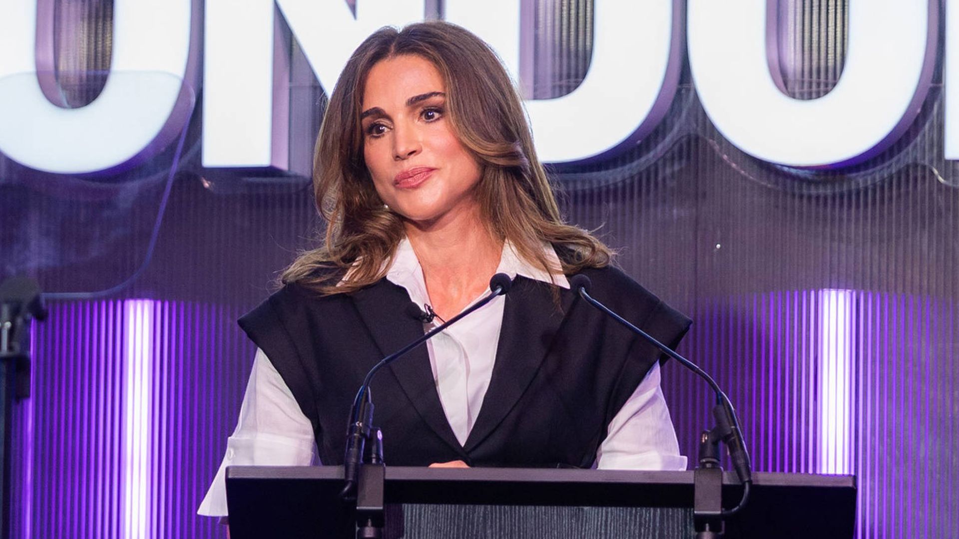 Queen Rania showcases striking black-and-white look while delivering powerful message at SXSW London