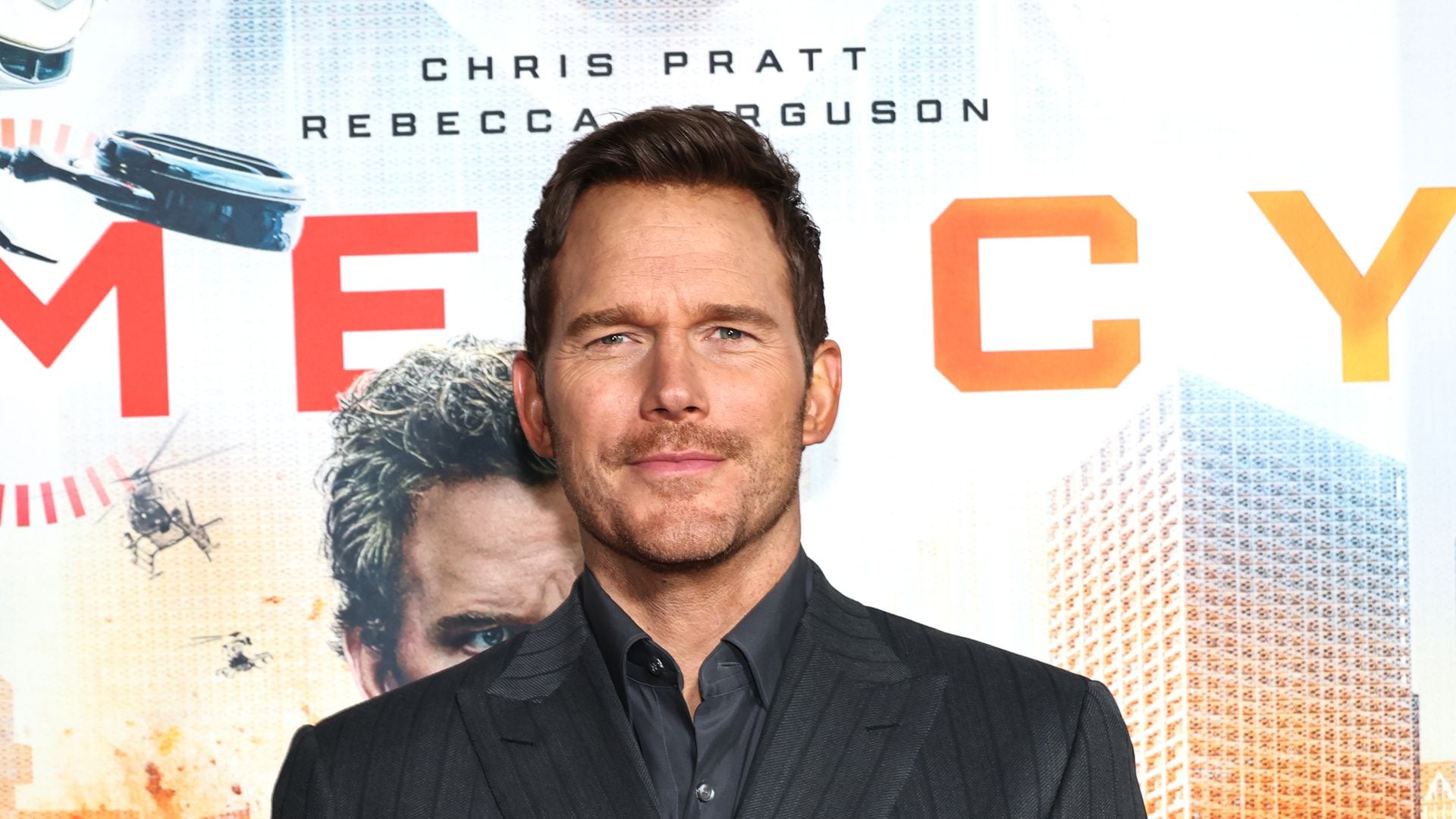 Chris Pratt gets a Mexico City restaurant to bring out a TV for the Seahawks’ 41–6 blowout