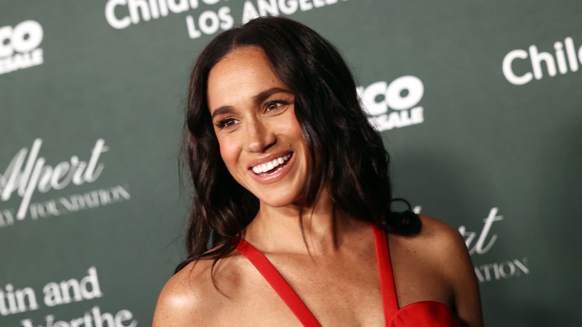 https://www.hola.com/us/horizon/landscape/541155d38fb3-los-angeles-california-meghan-duchess-of-sussex-attends-the-2024-childrens-hospi.jpg