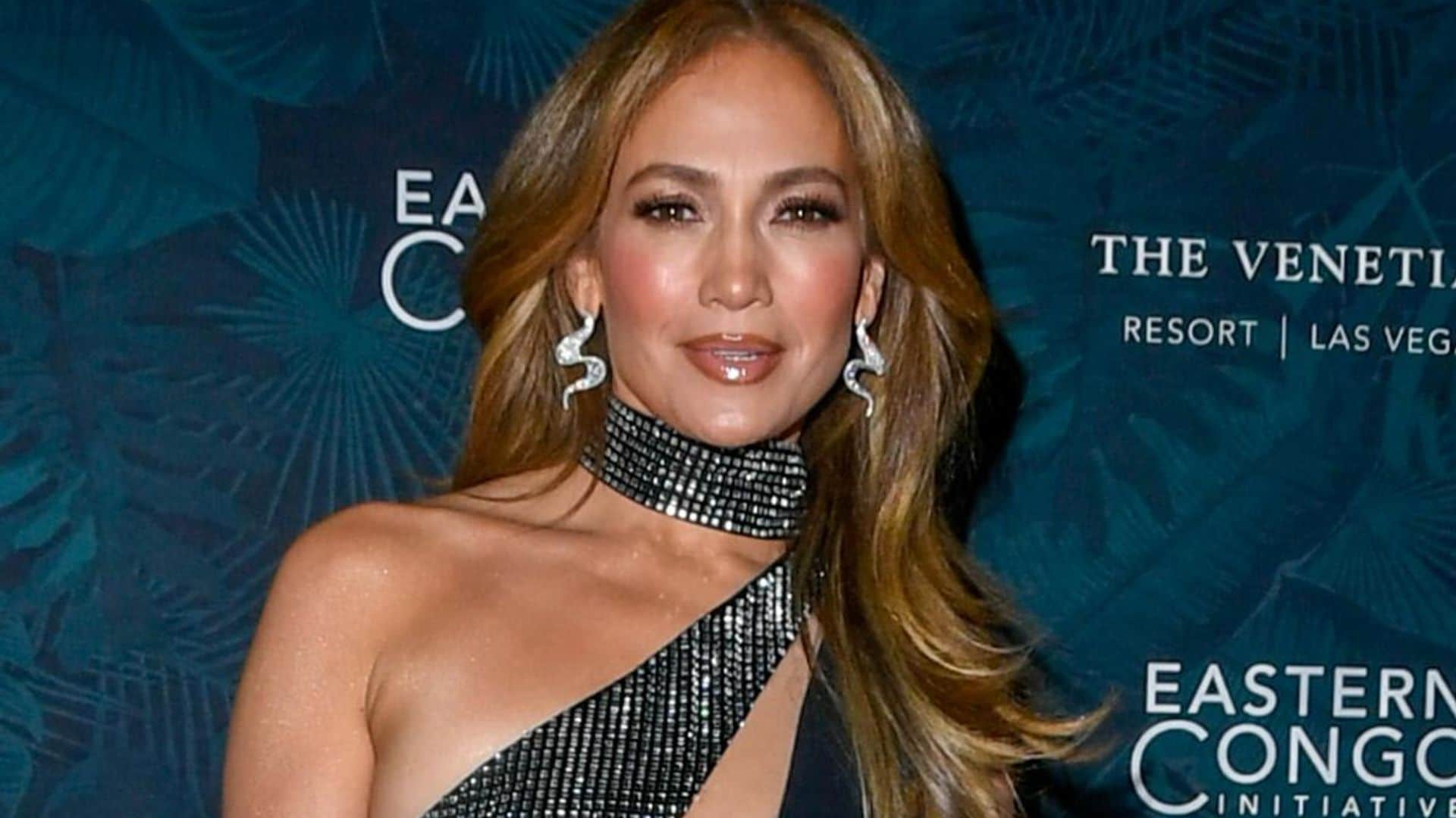 Jennifer Lopez’s Christmas decorations are exactly how you imagined: See pics