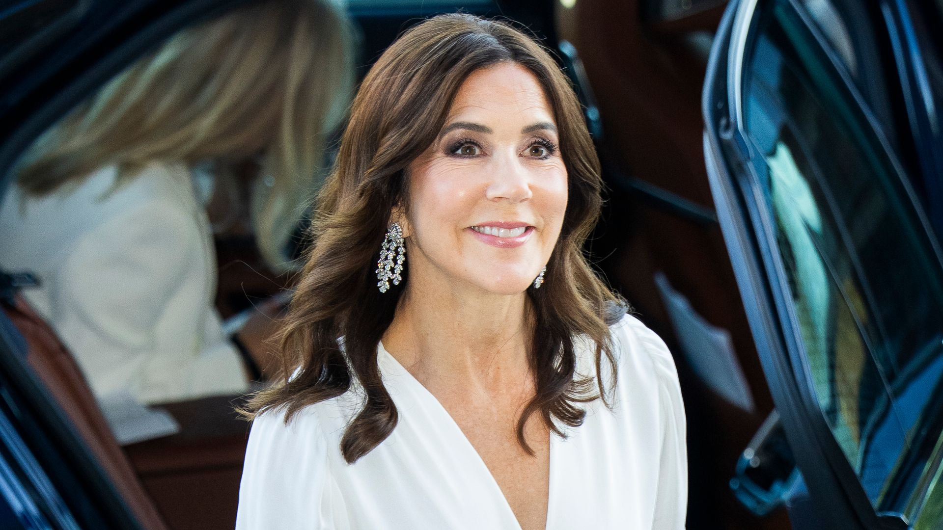 https://www.hola.com/us/horizon/landscape/562ad108b0a8-copenhagen-denmark-queen-mary-of-denmark-attends-a-dinner-of-the-global-fashion.jpg?im=Resize=(1200)