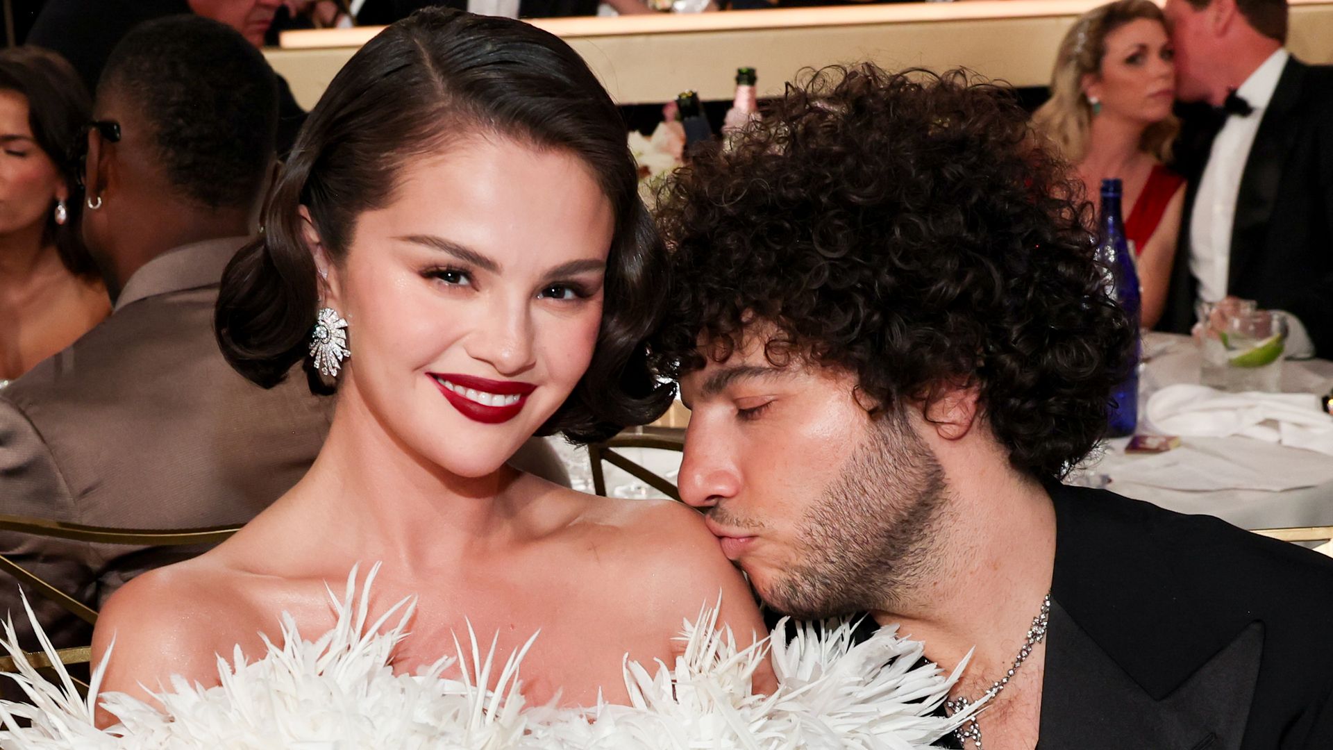 https://www.hola.com/us/horizon/landscape/5637fab2d3a3-selena-gomez-benny-blanco-at-the-83rd-annual-golden-globes-held-at-the-beverly-h.jpg?im=Resize=(1200)