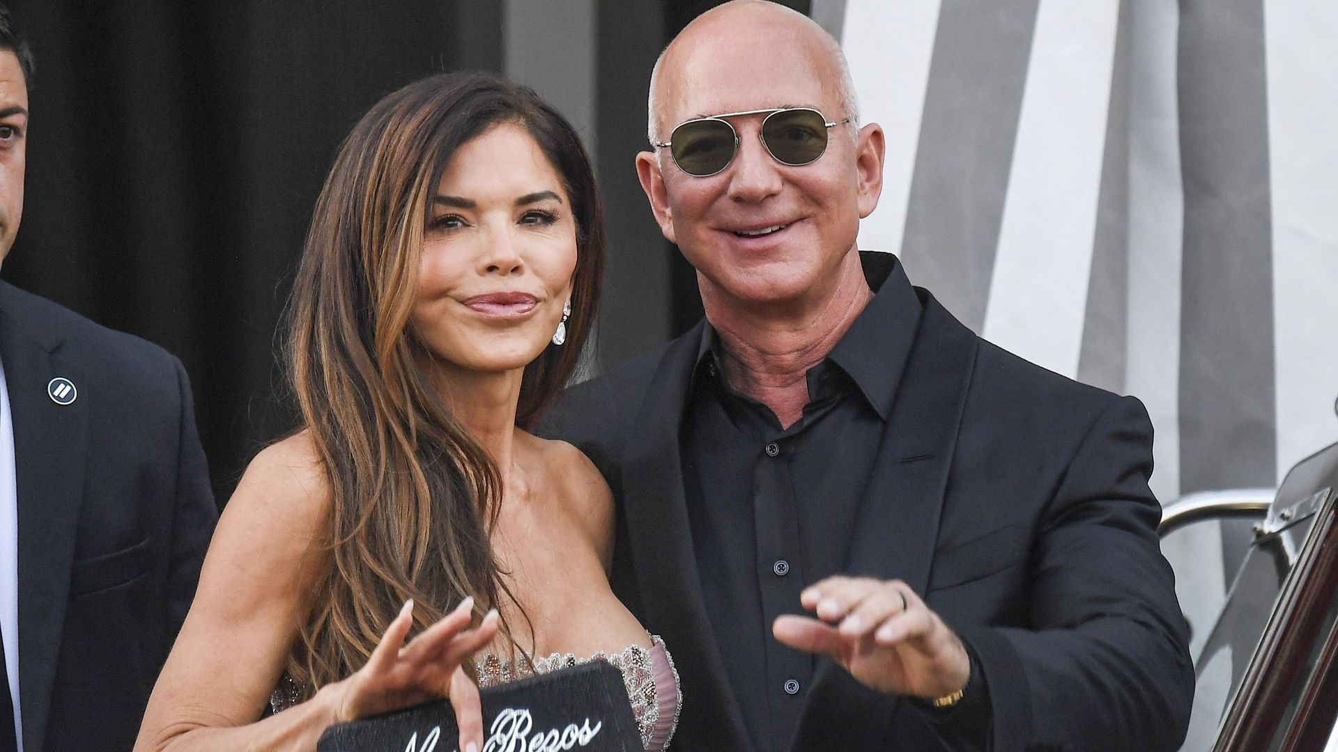 Lauren Sánchez’s latest look Reveals a secret: A vintage dress and a black clutch with a message