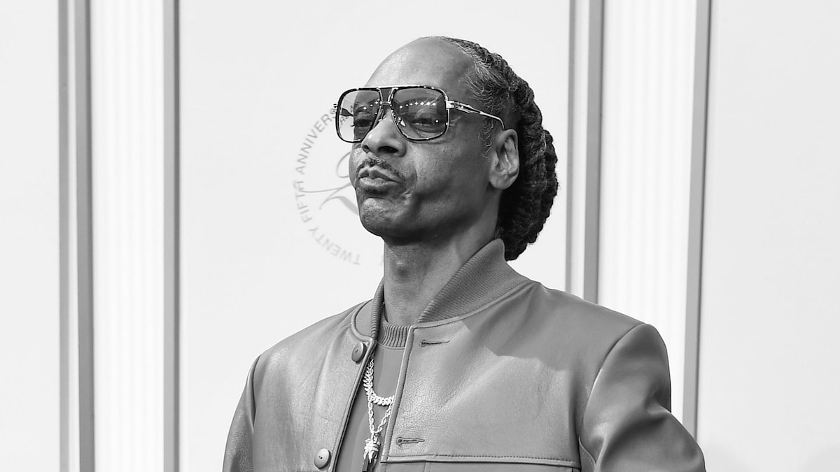 https://www.hola.com/us/horizon/landscape/572b64821eb8-los-angeles-california-snoop-dogg-attends-the-2025-bet-awards-at-peacock-theater.jpg?im=Resize=(1200)