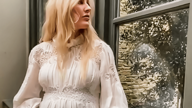 Ellie Goulding pregnancy announcement.