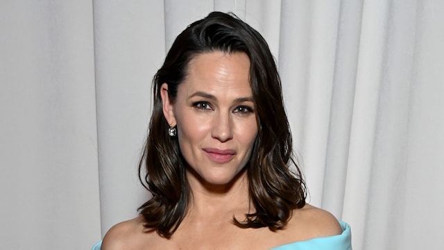 Jennifer Garner reminisces on her favorite '90s things; 'Why don't we make mixtapes anymore?'