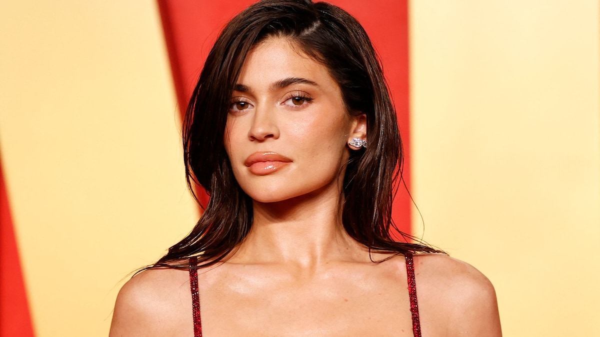 https://www.hola.com/us/horizon/landscape/5985b5c737ec-us-media-personality-kylie-jenner-attends-the-vanity-fair-oscars-party-at-the-wa.jpg?im=Resize=(1200)