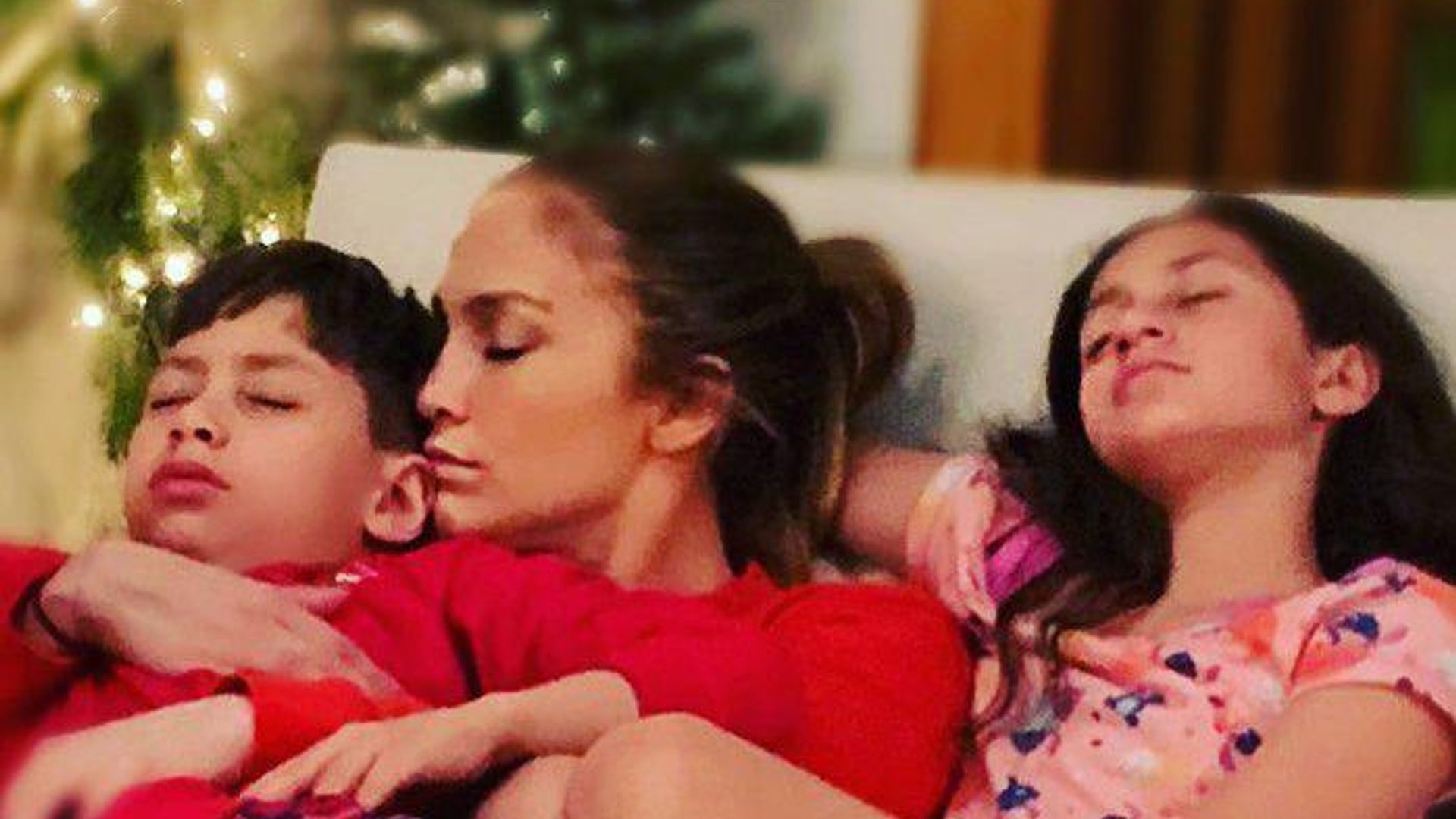 Jennifer Lopez takes a break from Super Bowl rehearsals for important snuggle time