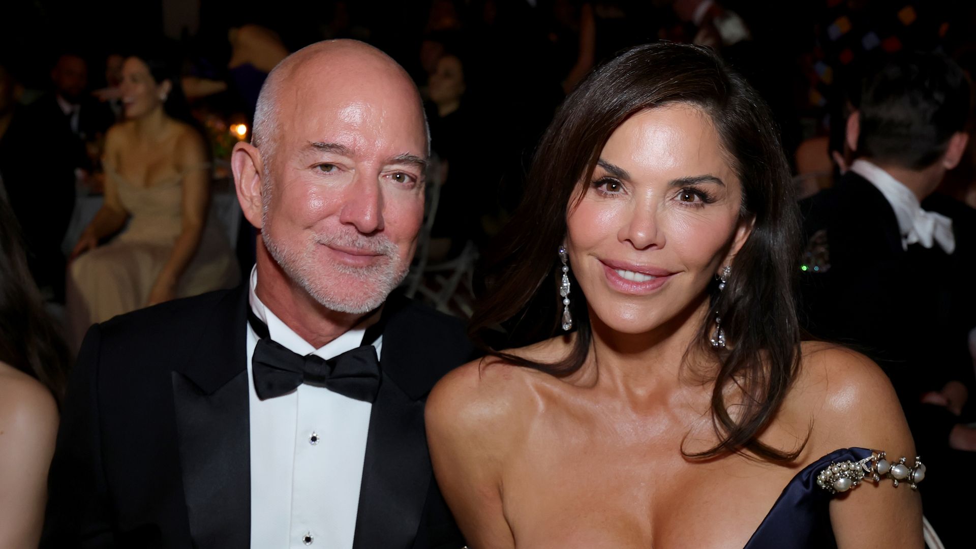 Lauren Sánchez Bezos and Jeff Bezos add another thrill to their adventure list — This time, 440 feet above Sydney