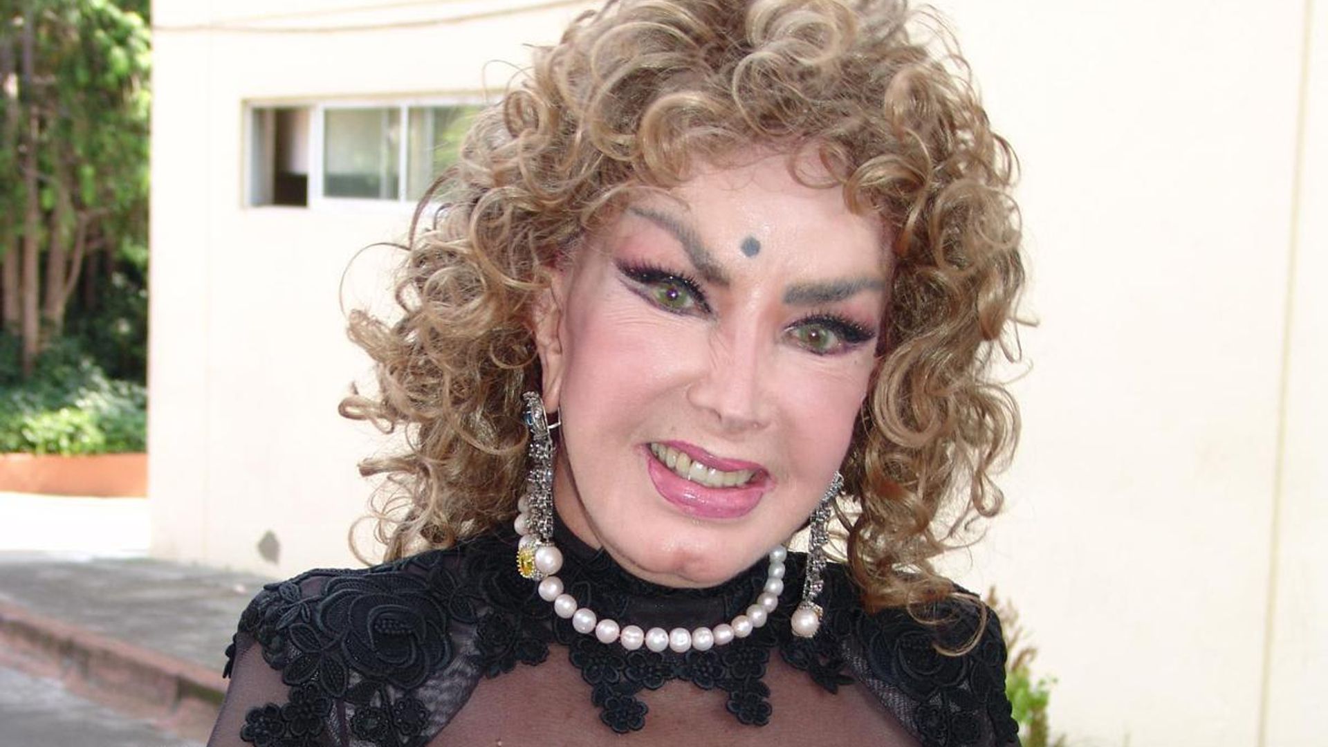 Irma Serrano, iconic Mexican singer and actress, dies at 89