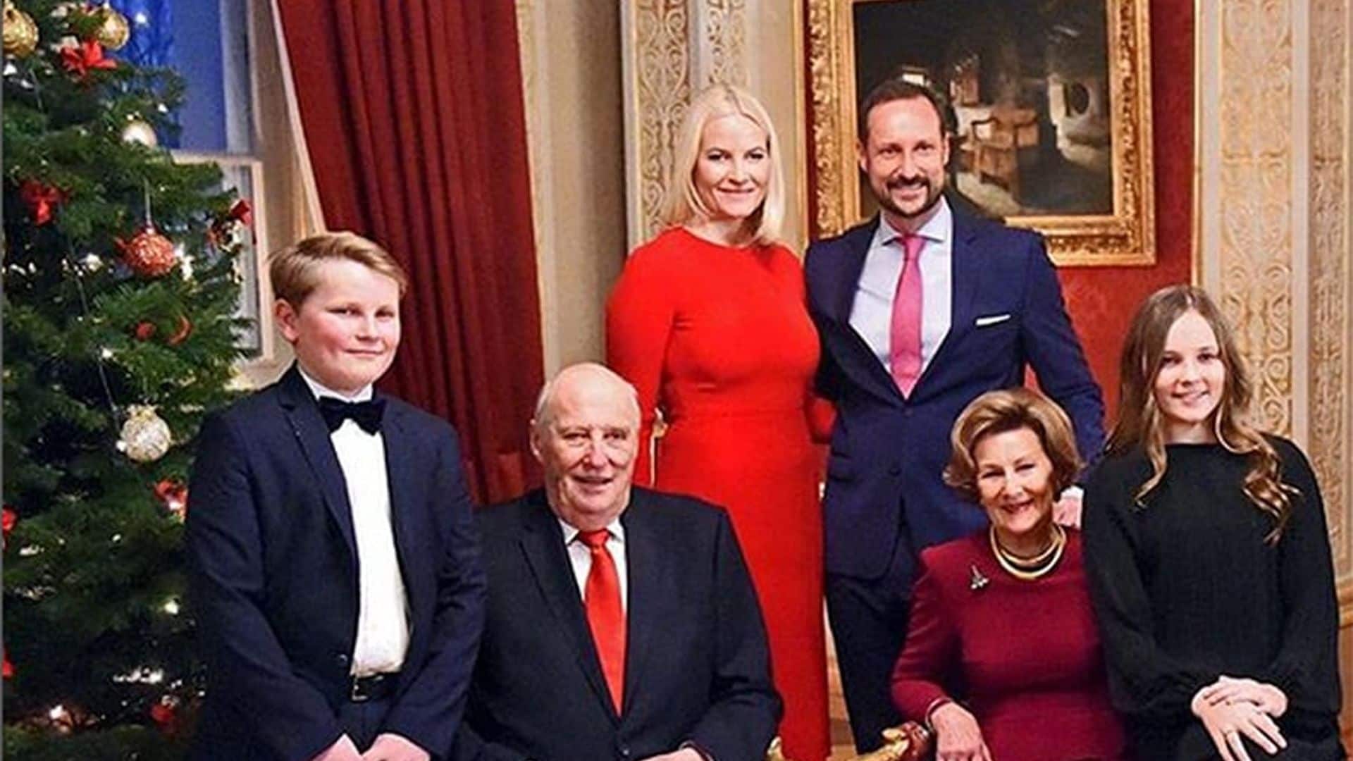 Royals get in the holiday spirit: Check out their Christmas cards, decorations and trees