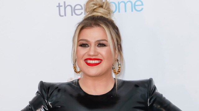 Kelly Clarkson Is Taking Over For Simon Cowell On 'America's Got Talent'