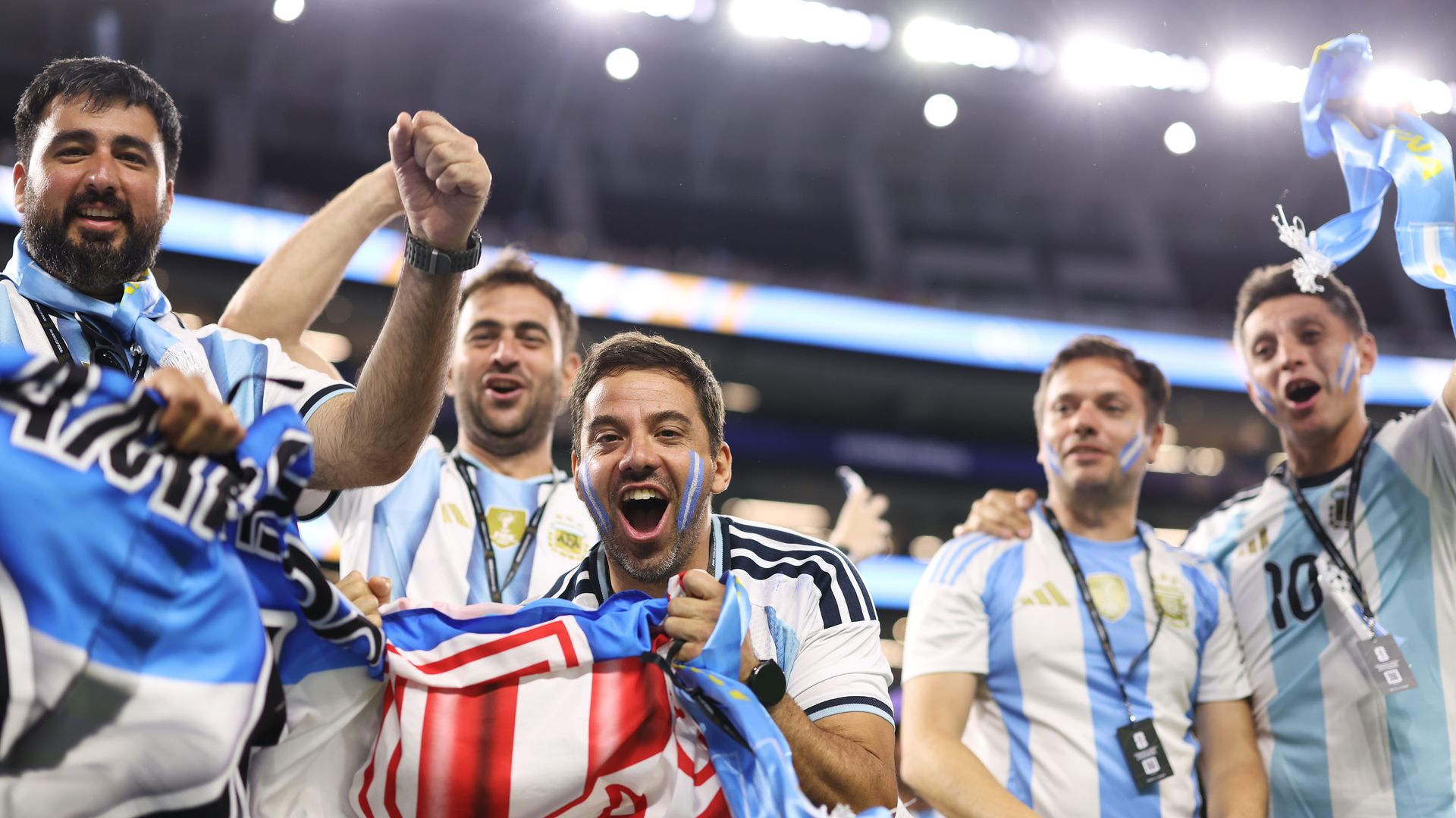 ARLINGTON, TEXAS - JUNE 27: Argentina fans react during the FIFA World Cup 2026 Group J match between Jordan and Argentina at Dallas Stadium on June 27, 2026 in Arlington, Texas. (Photo by Ryan Pierse - FIFA/FIFA via Getty Images) 