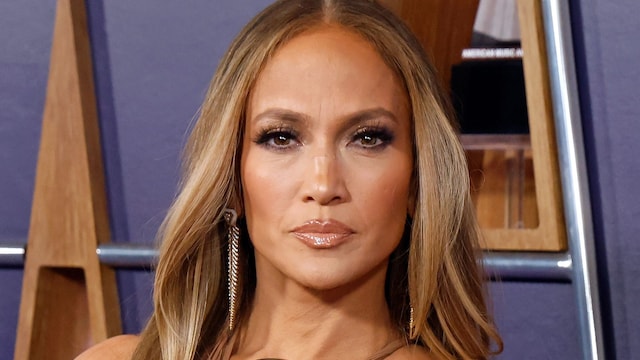 Jennifer Lopez's perfect match: Ugg boots and Hermès Birkin bag