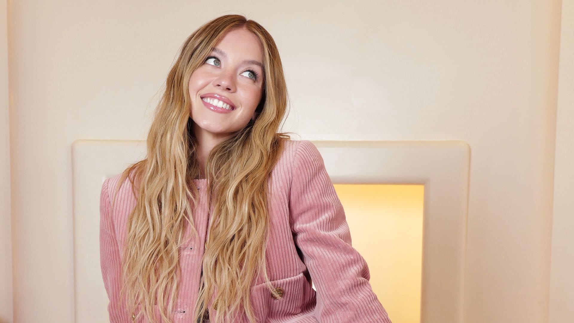 Sydney Sweeney is all smiles in miniskirt during romantic night out with Scooter Braun