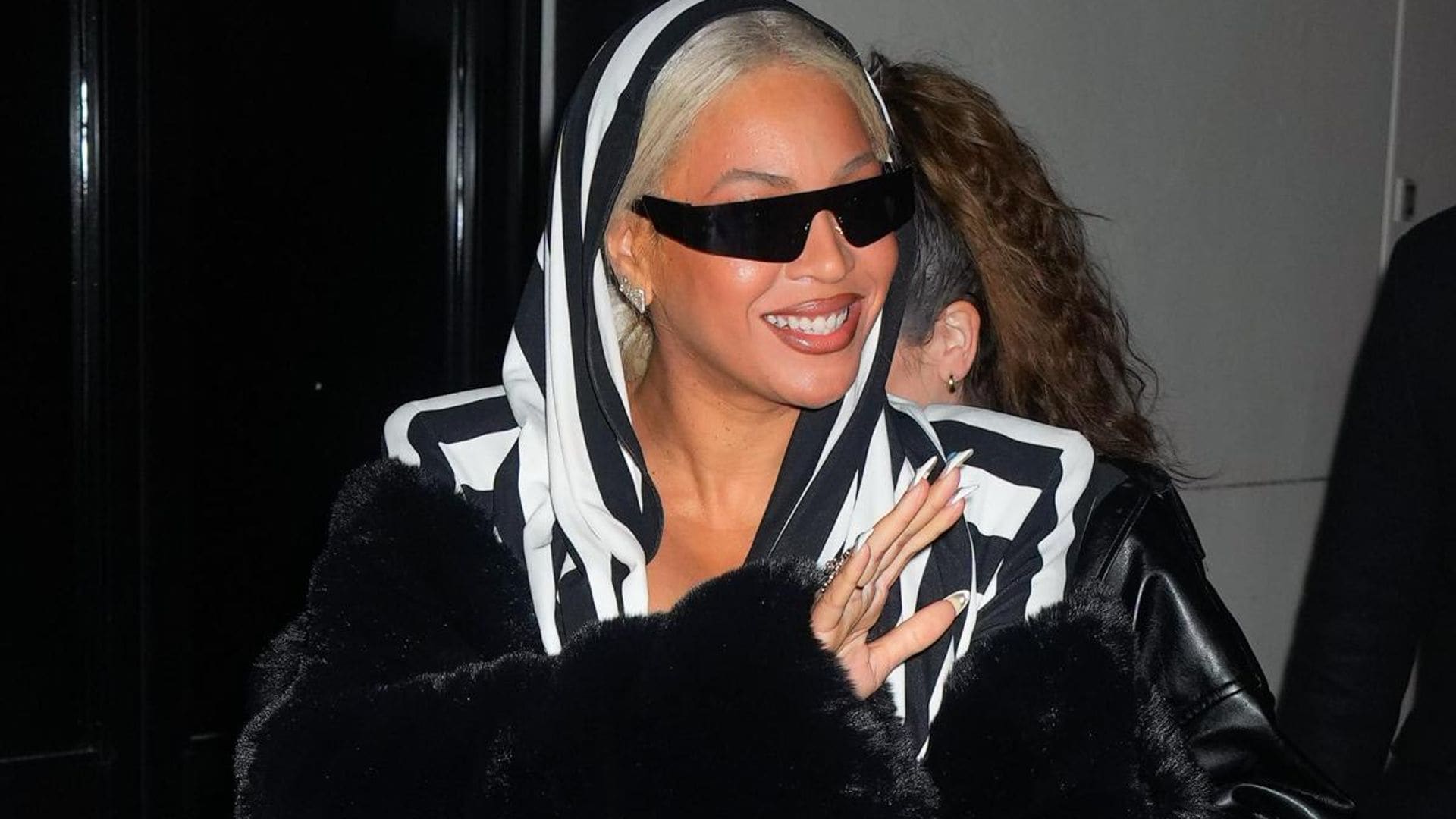 Beyoncé debuts hair transformation: From platinum blonde to honey blonde