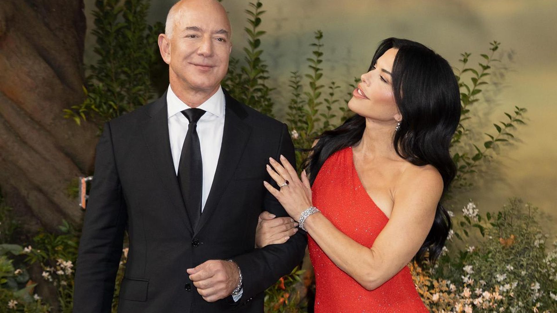 Jeff Bezos and Lauren Sanchez go all out for the premiere of ‘Rings of Power’