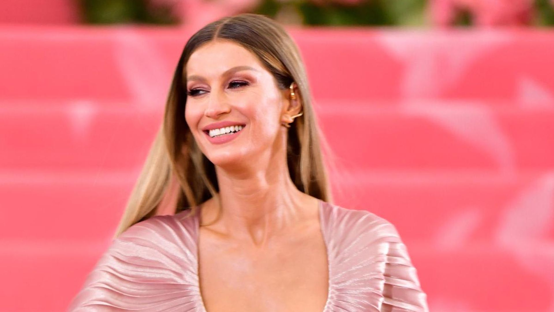 Gisele Bündchen exudes positive energy while enjoying summer in Brazil