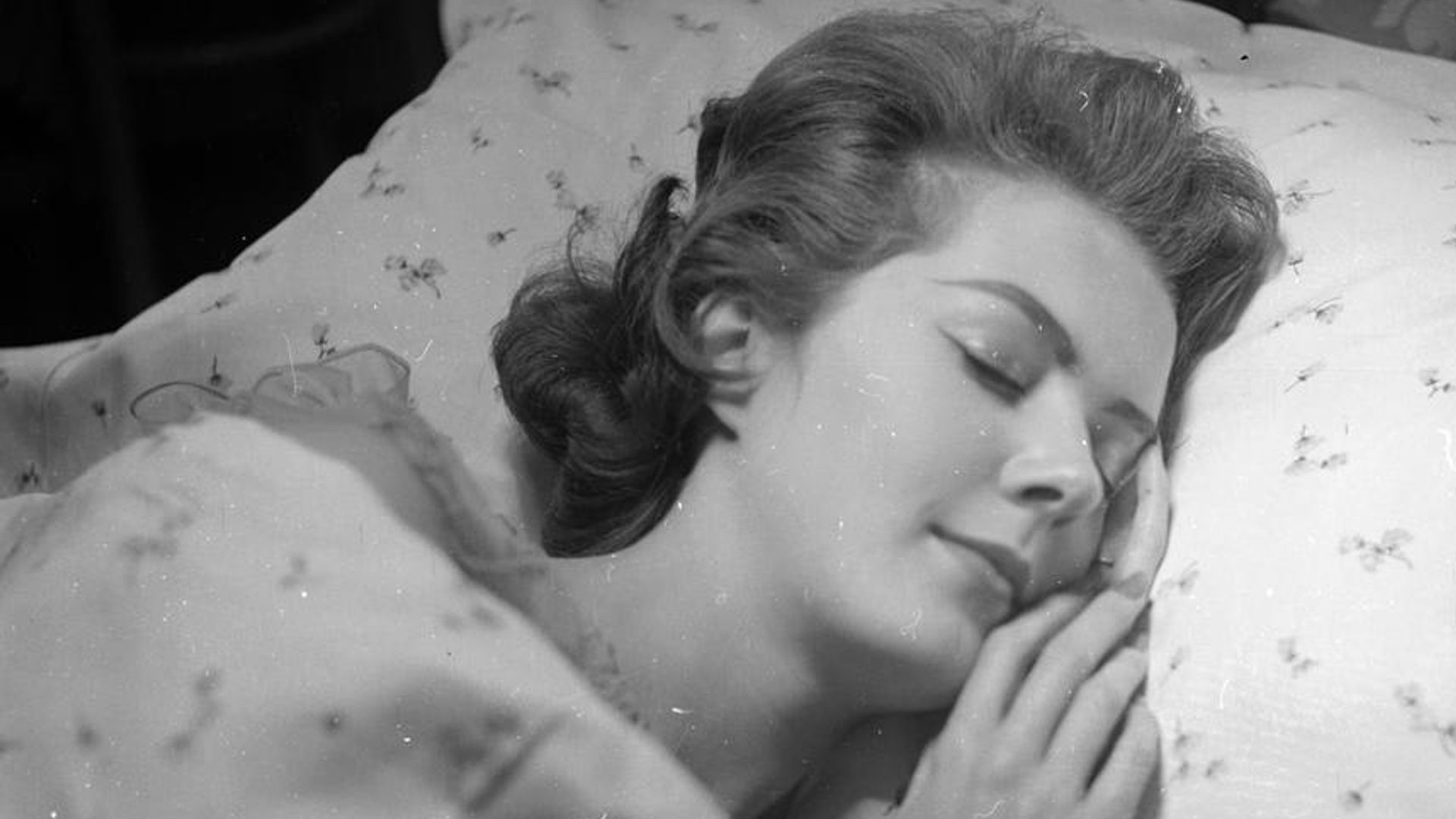 10 holiday gifts for the tia who falls asleep anywhere