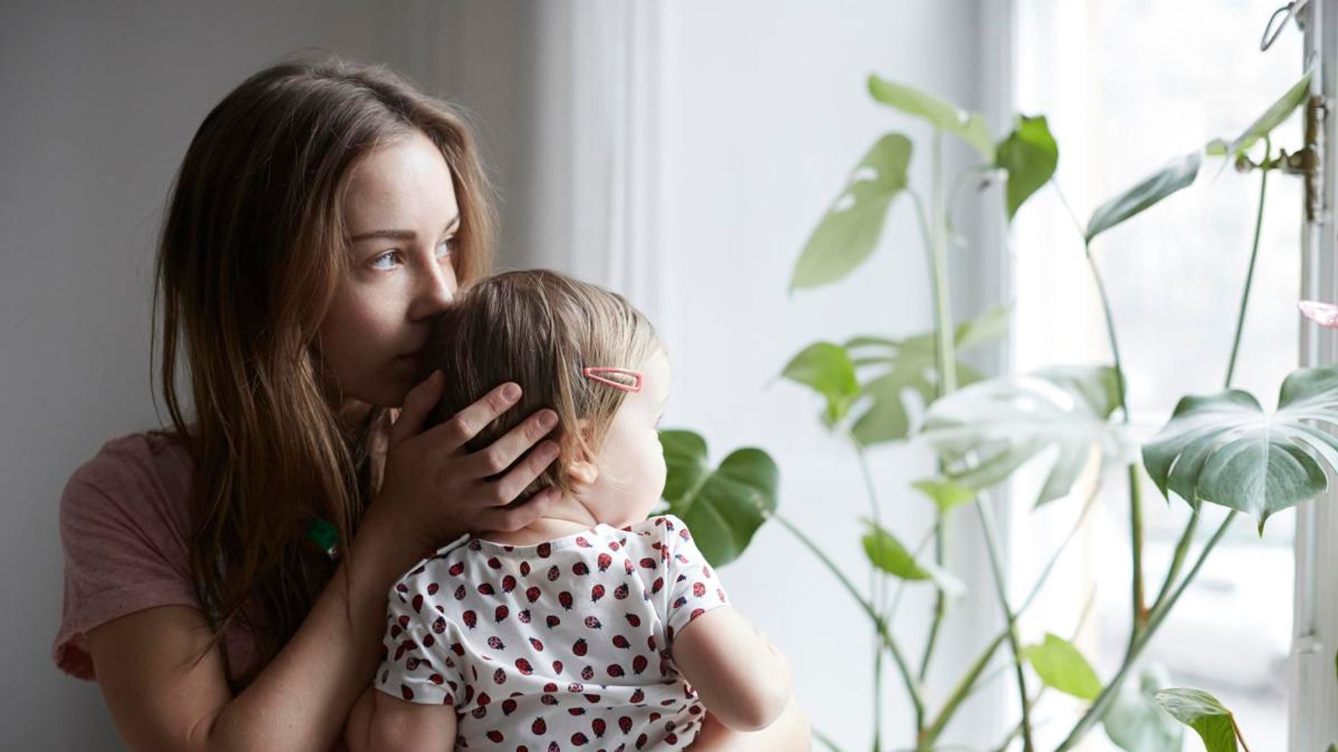 Survey reveals Gen Z and Millennial Latina moms’ challenging parenting moments
