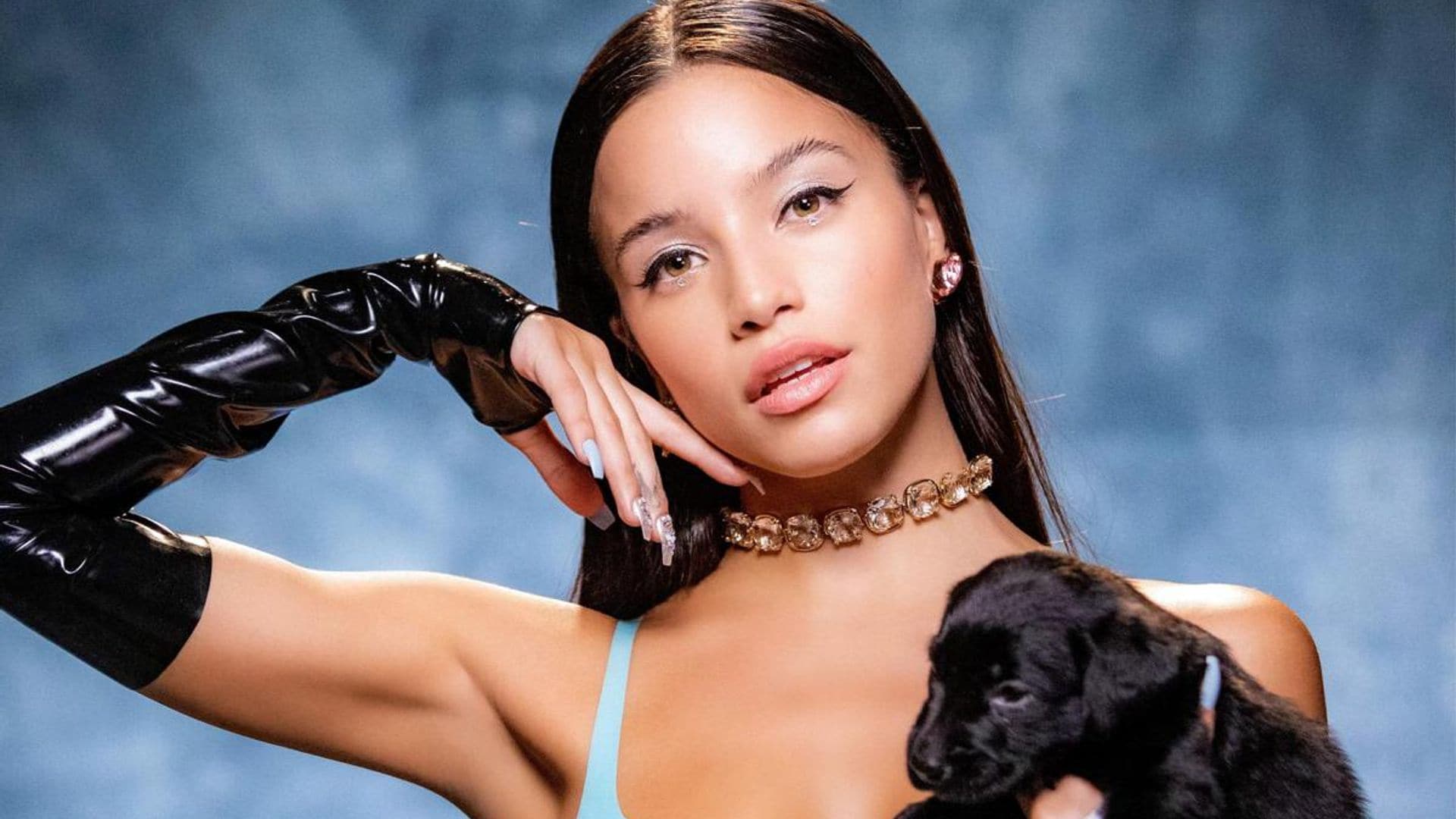 Argentina’s rising star Emilia introduces her new single ‘Cuatro Veinte’