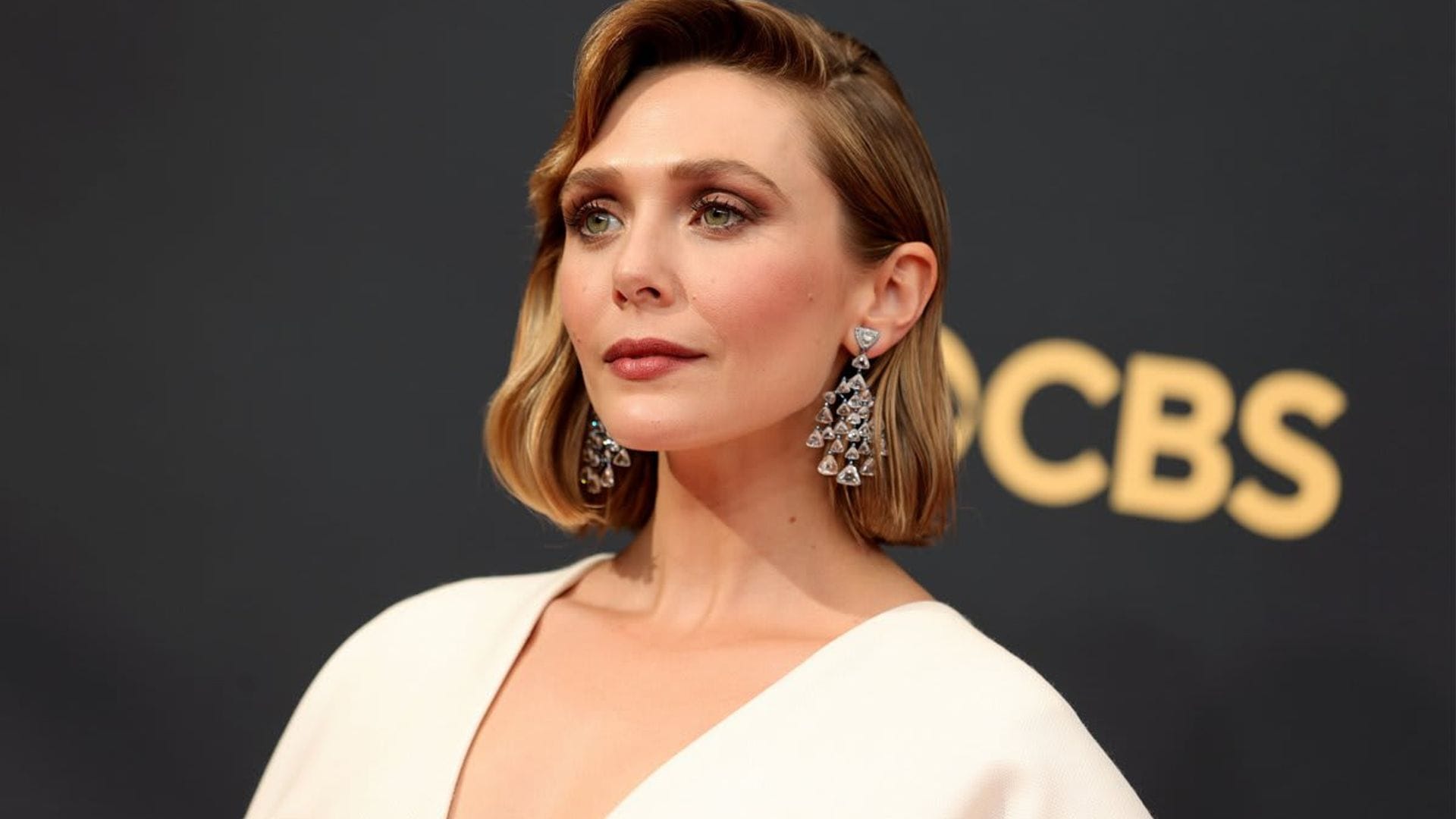 Elizabeth Olsen wore a gown designed by sisters Mary-Kate and Ashley for Emmys red carpet