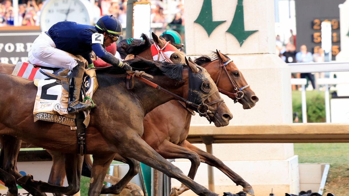 https://www.hola.com/us/horizon/landscape/61fe5a0dd4e5-louisville-kentucky-mystik-dan-ridden-by-jockey-brian-j-hernandez-jr-crosses-the.jpg?im=Resize=(1200)