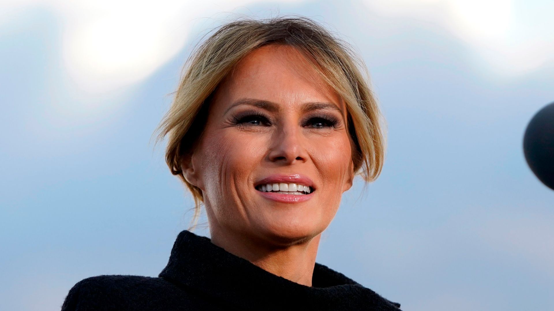 Melania Trump changes her classic style at formal dinner in Mar-a-Lago