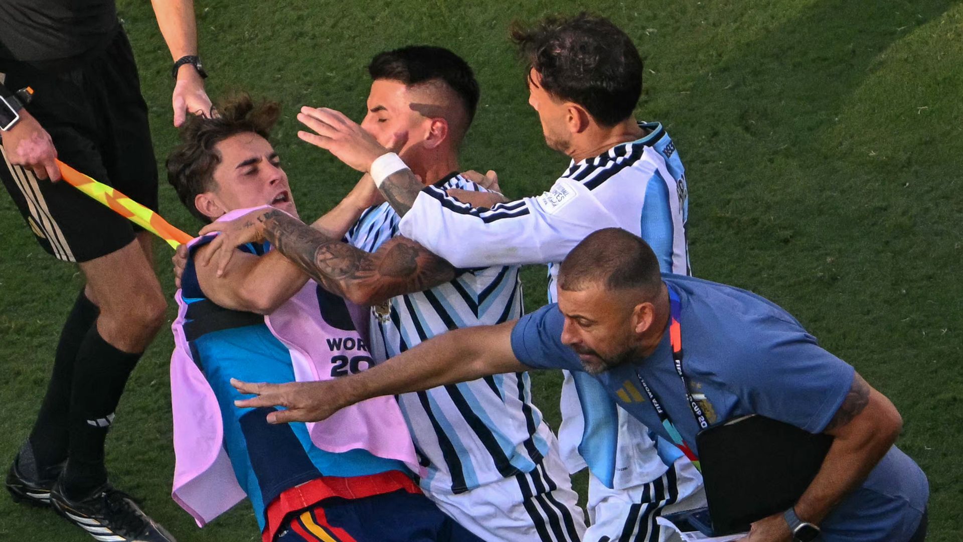 https://www.hola.com/us/horizon/landscape/63e324d6801d-spain-and-argentina-players-are-involved-in-a-scuffle-after-spain-won-the-2026-w.jpg?im=Resize=(1200)