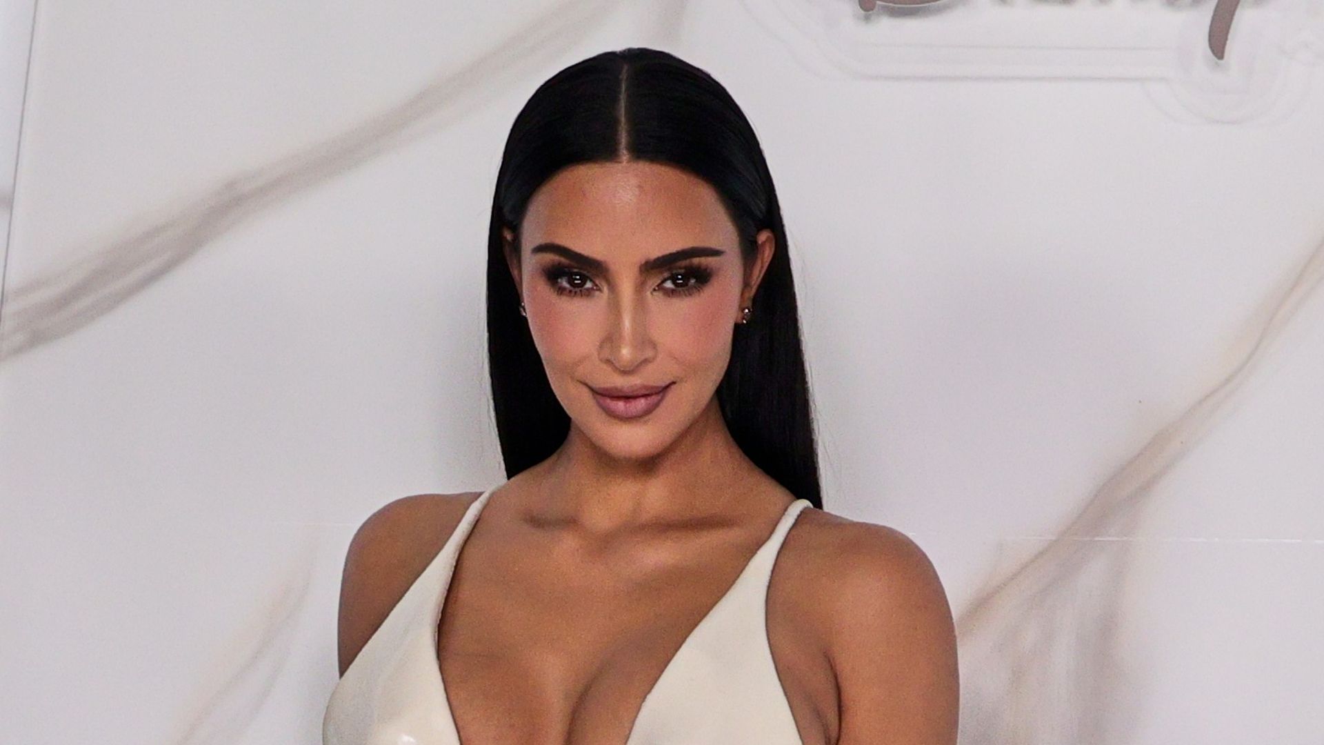 Kim Kardashian is ‘freaking out’ over her birthday surprise — Elizabeth Taylor’s famous emeralds