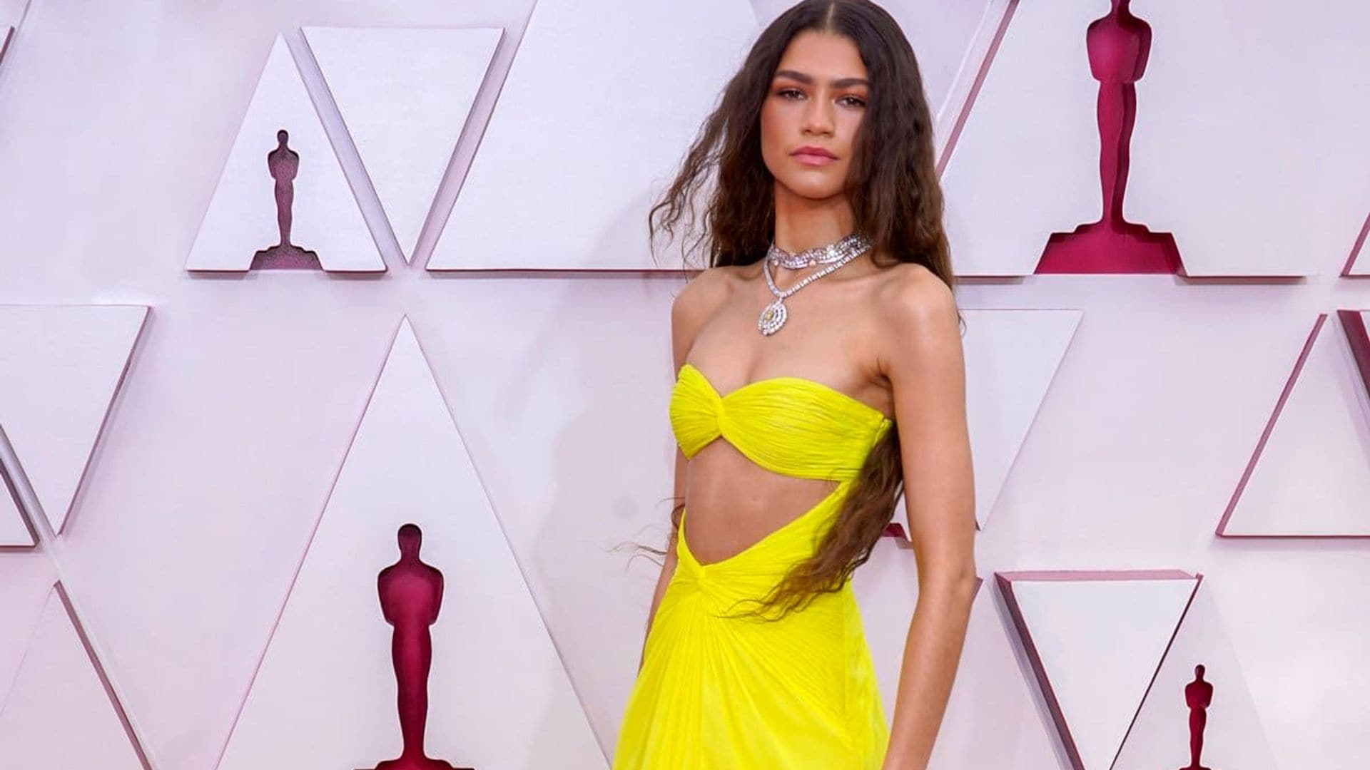 People are praising Zendaya for wearing her mask at the Oscars
