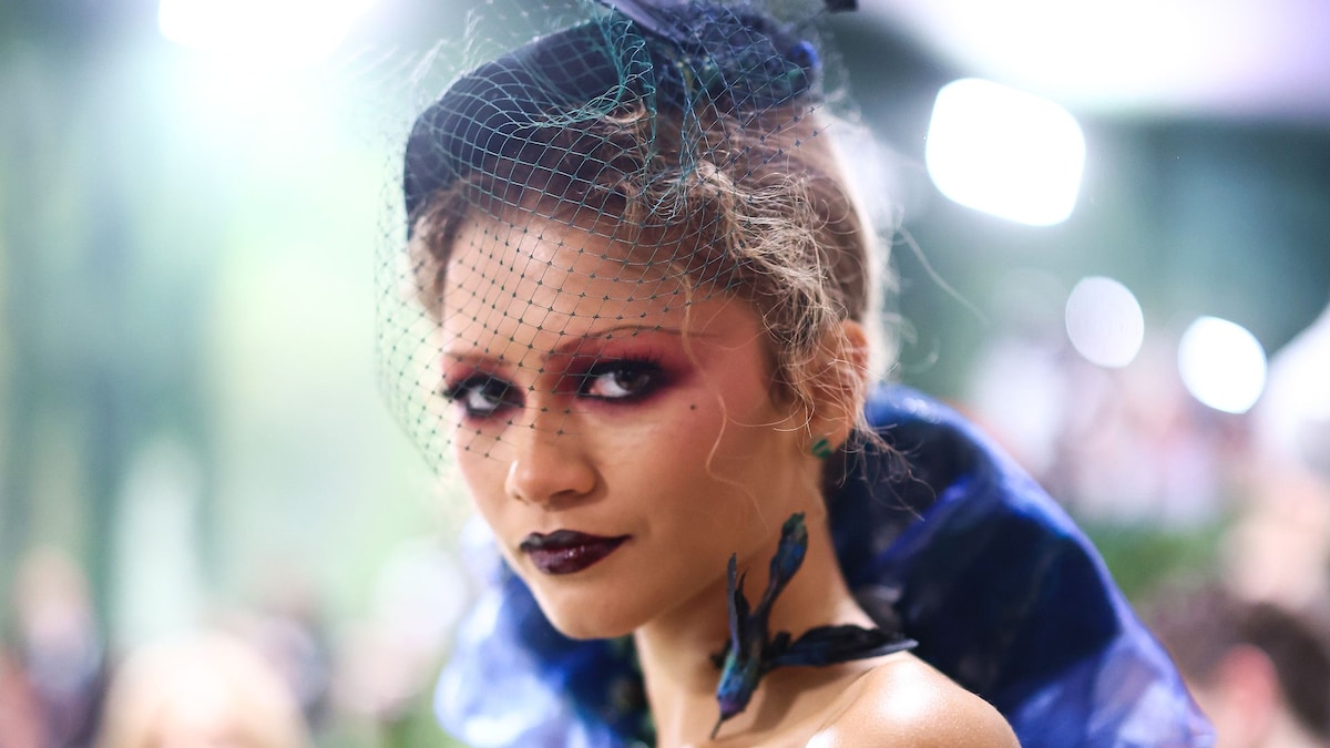 https://www.hola.com/us/horizon/landscape/6509985dedf1-new-york-new-york-zendaya-attends-the-2024-met-gala-celebrating-sleeping-beautie.jpg?im=Resize=(1200)