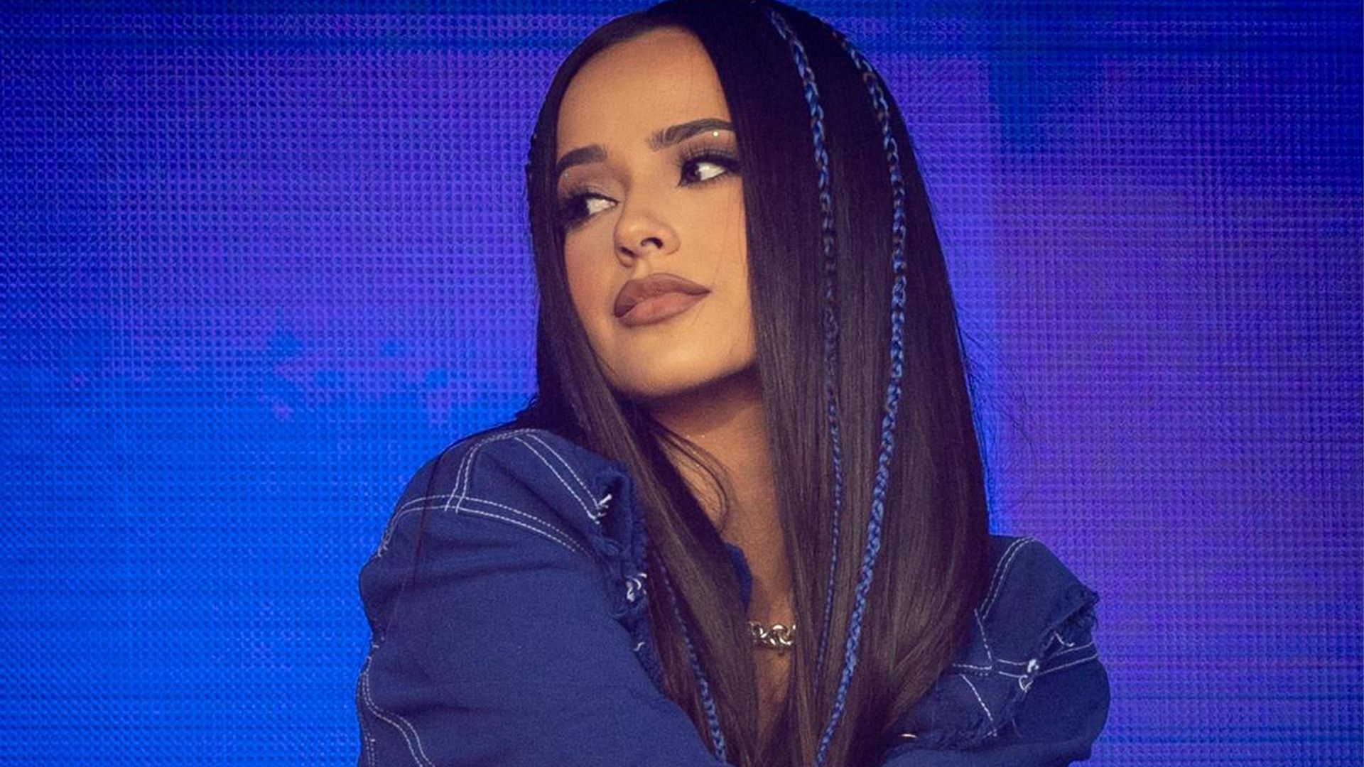 Becky G demands ‘respect’ after a chaotic encounter with paparazzi in Mexico