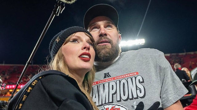 Taylor Swift repurposes Grammys 'T' Chain as a Super Bowl tribute to Travis Kelce
