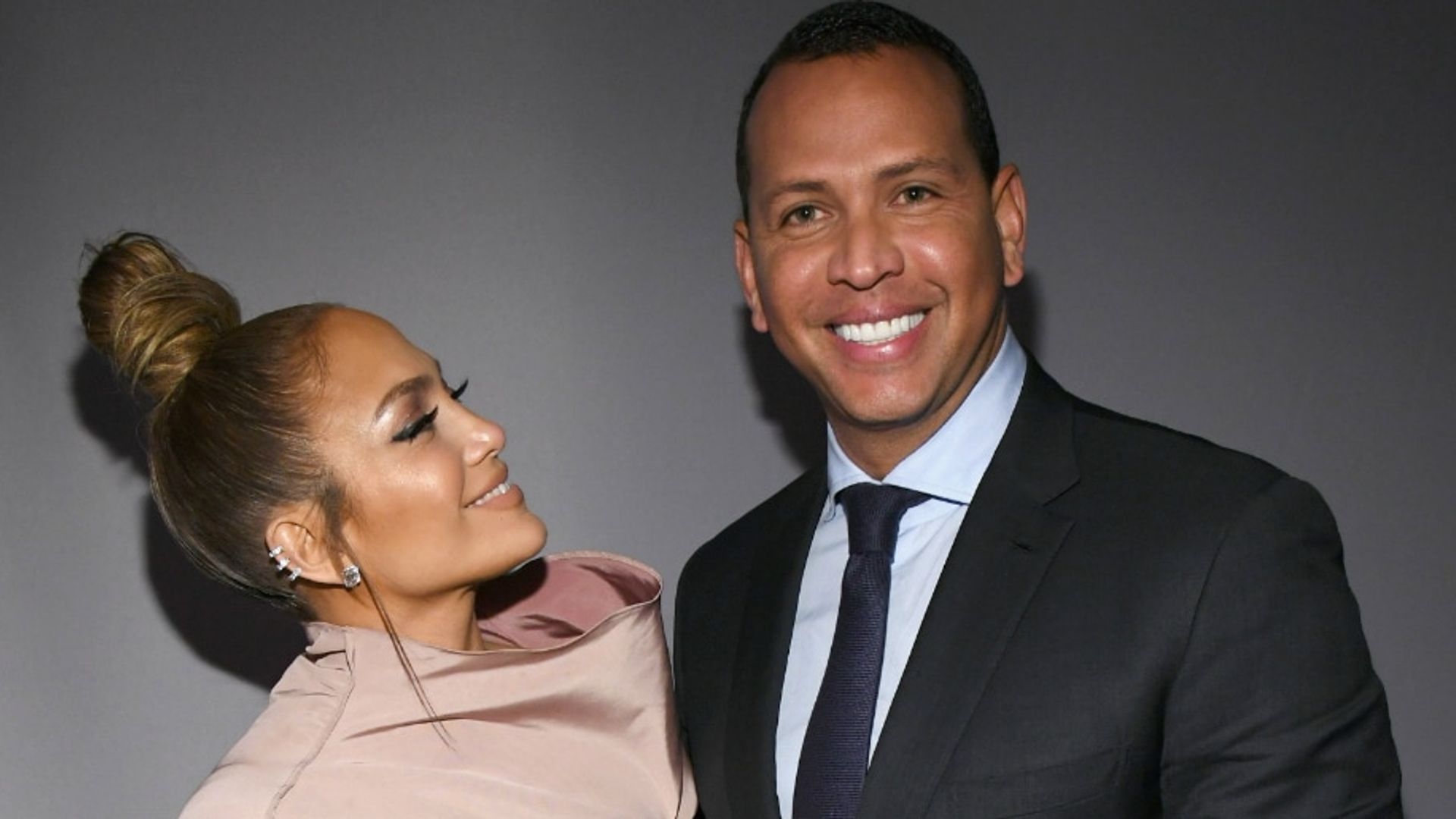 JLo takes her A-Rod fandom to new heights in adorable pic!