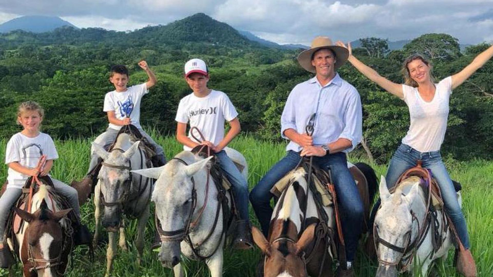 Tom Brady evacuated from Tampa with his children amid Hurricane Ian