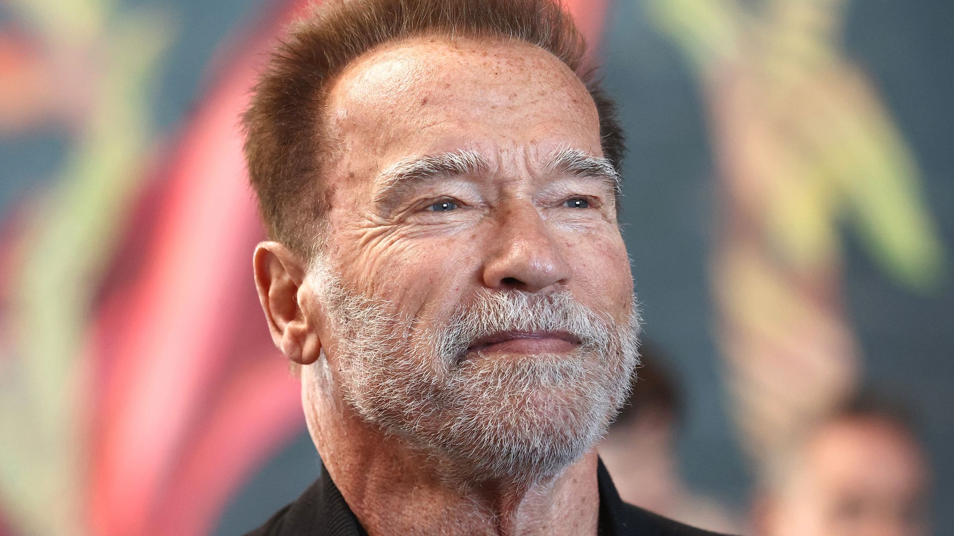 https://www.hola.com/us/horizon/landscape/66577b020cb3-los-angeles-california-former-california-governor-arnold-schwarzenegger-attends-.jpg?im=Resize=(1200)