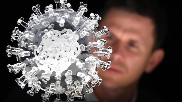 Luke Jerram Presents Glass Coronavirus Installation