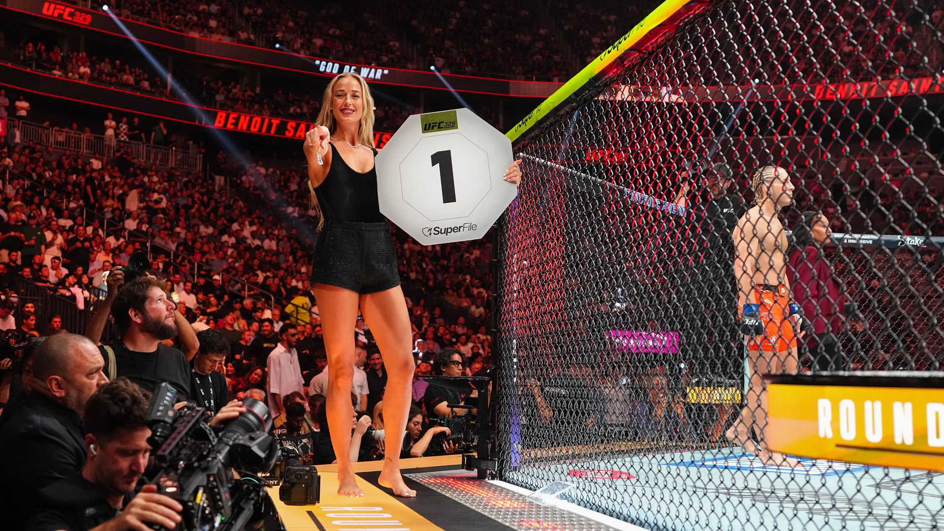Sophie Cunningham announces a round in a lightweight fight during UFC 329