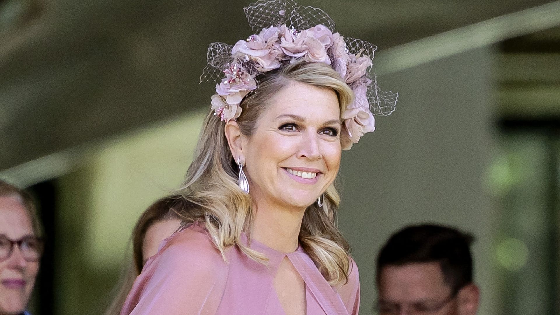 Queen Máxima turns heads in effortless boho-chic white ensemble     