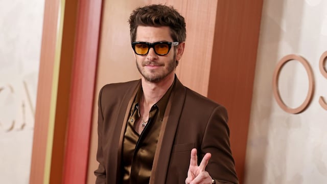Andrew Garfield attends the 97th Annual Oscars at Dolby Theatre on March 02, 2025 in Hollywood, California